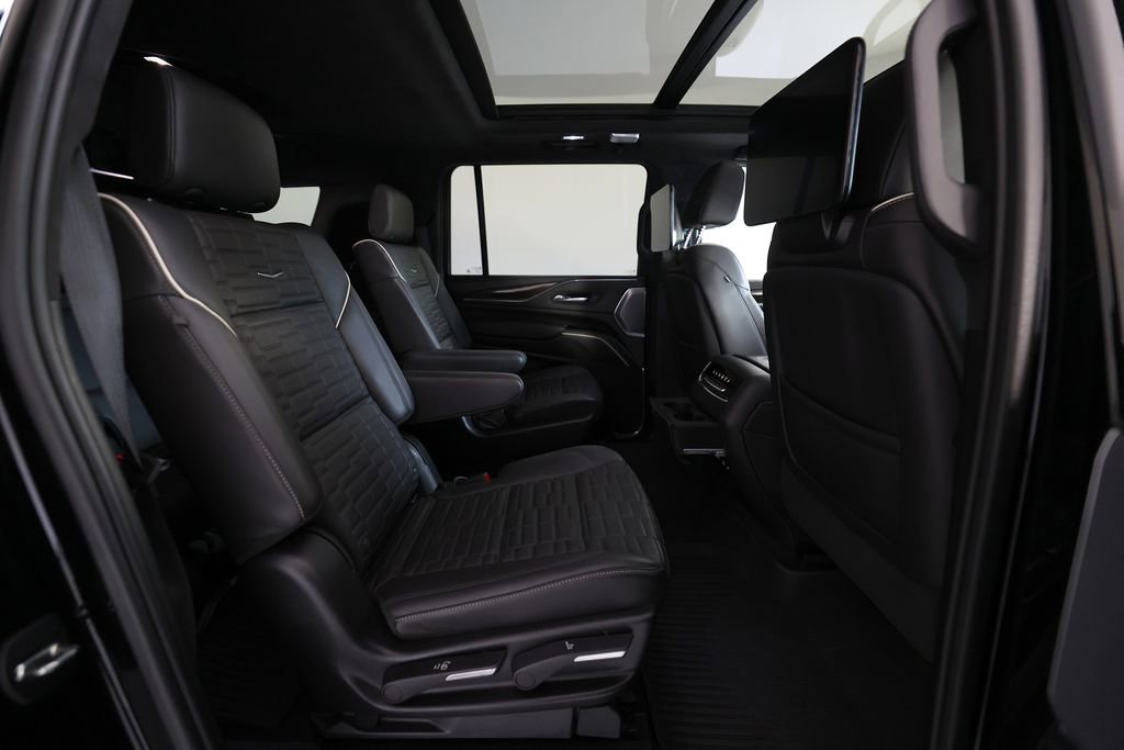 Used 2024 Cadillac Escalade ESV Premium Luxury Platinum w/ Heavy-Duty Trailer Package AWD/4WD image 11