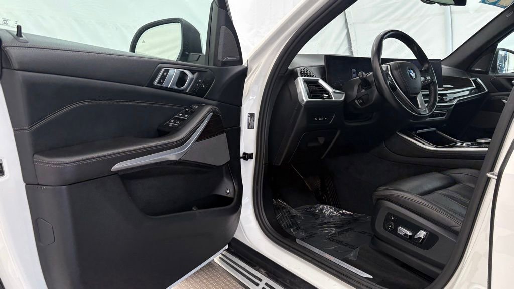 Used 2025 BMW X5 xDrive50e image 34