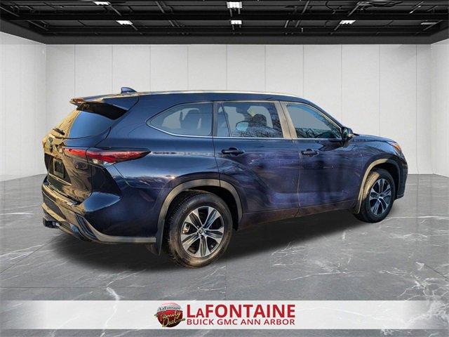 Used 2024 Toyota Highlander XLE image 5