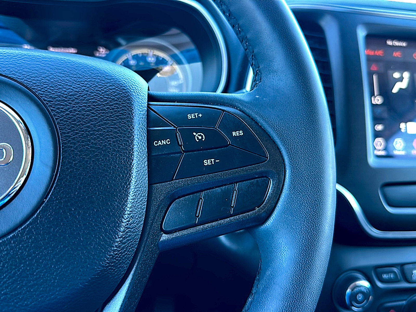 Used 2022 Jeep Cherokee Trailhawk w/ Trailer Tow Group image 28