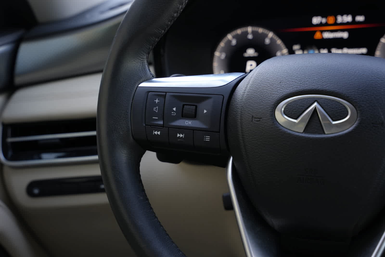 Used 2023 INFINITI QX60 Luxe w/ Cargo Package AWD/4WD image 9