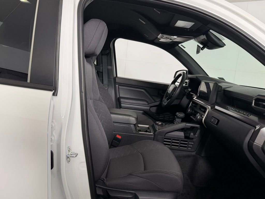 Used 2025 Toyota Tacoma SR5 AWD/4WD image 31