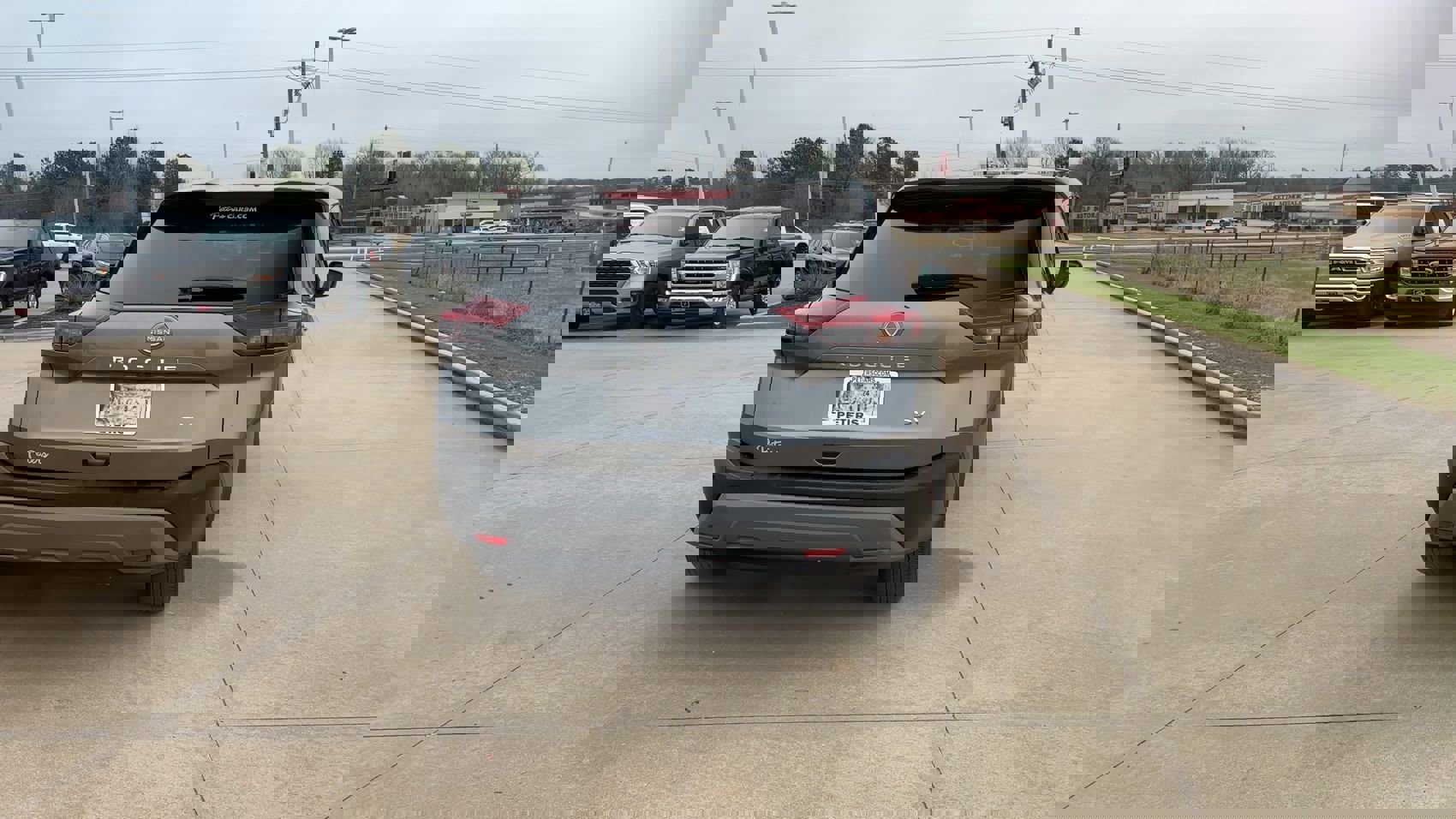 Used 2023 Nissan Rogue SV image 7