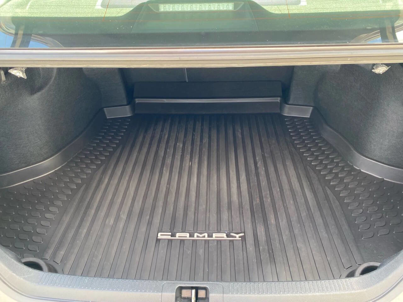 Used 2018 Toyota Camry XLE image 28