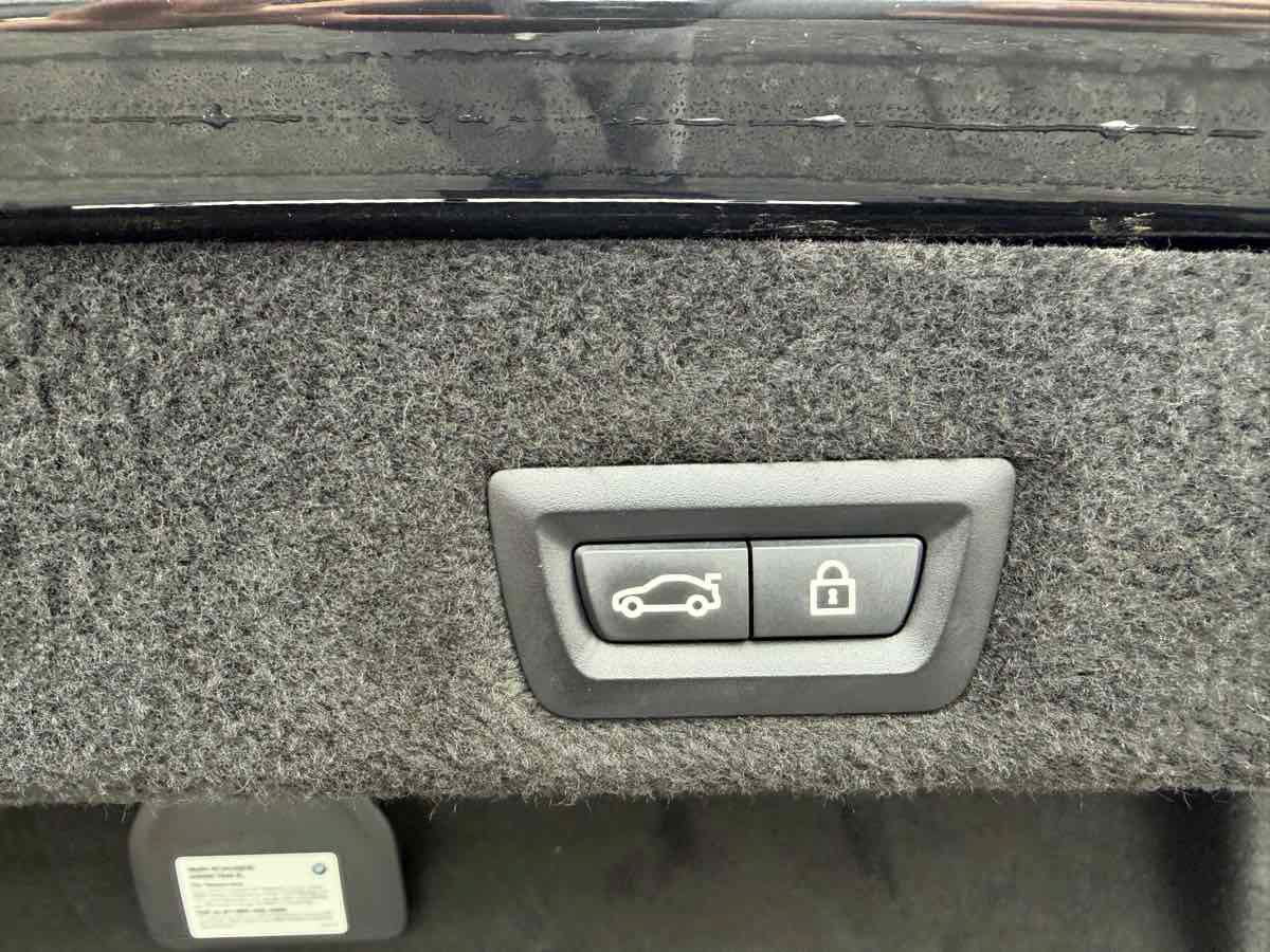 Used 2020 BMW 740i w/ M Sport Package RWD image 26