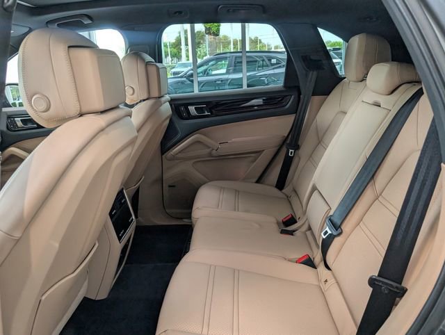 Used 2023 Porsche Cayenne AWD/4WD image 7