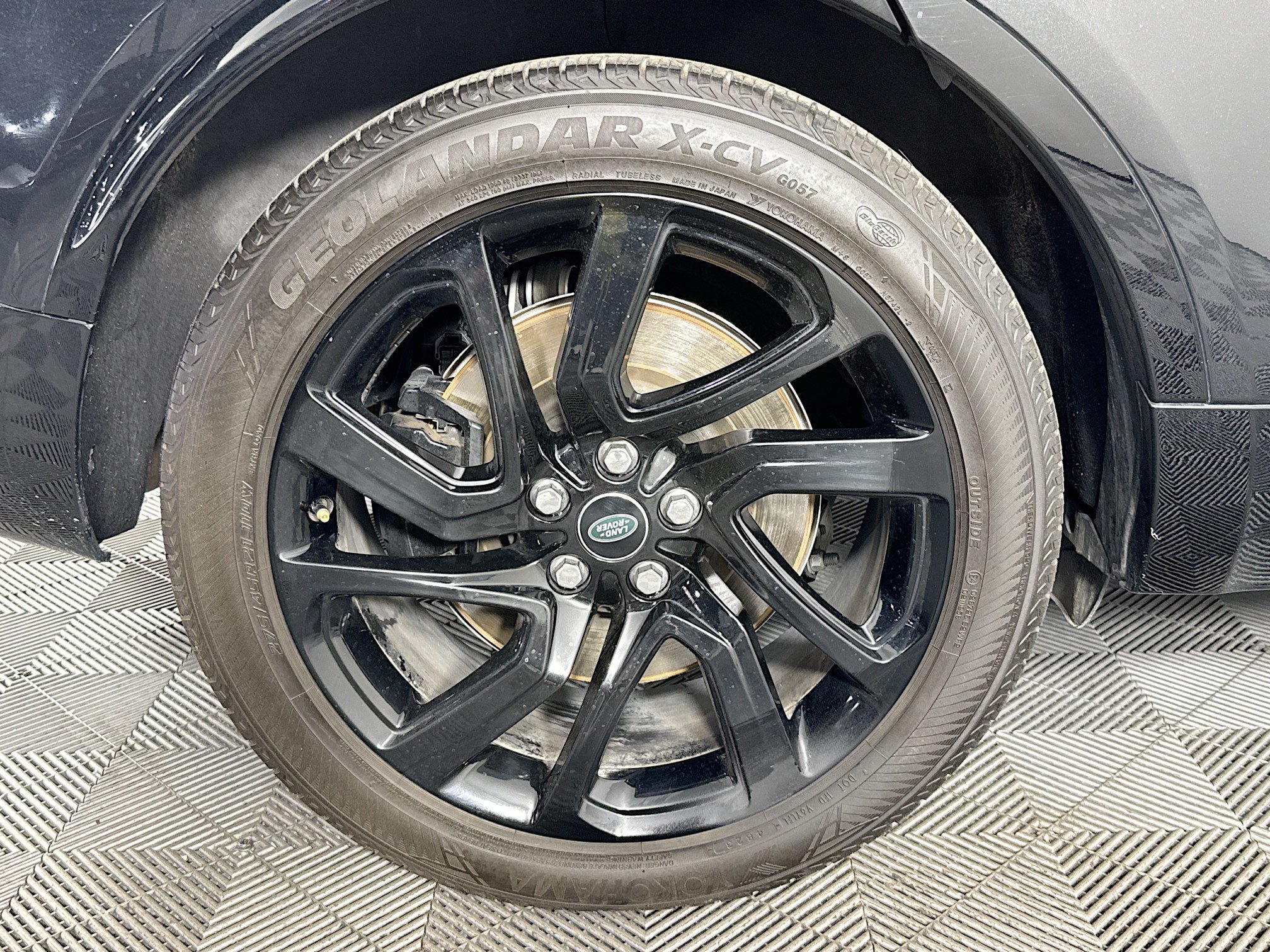 Used 2023 Land Rover Discovery Metropolitan Edition AWD/4WD image 59