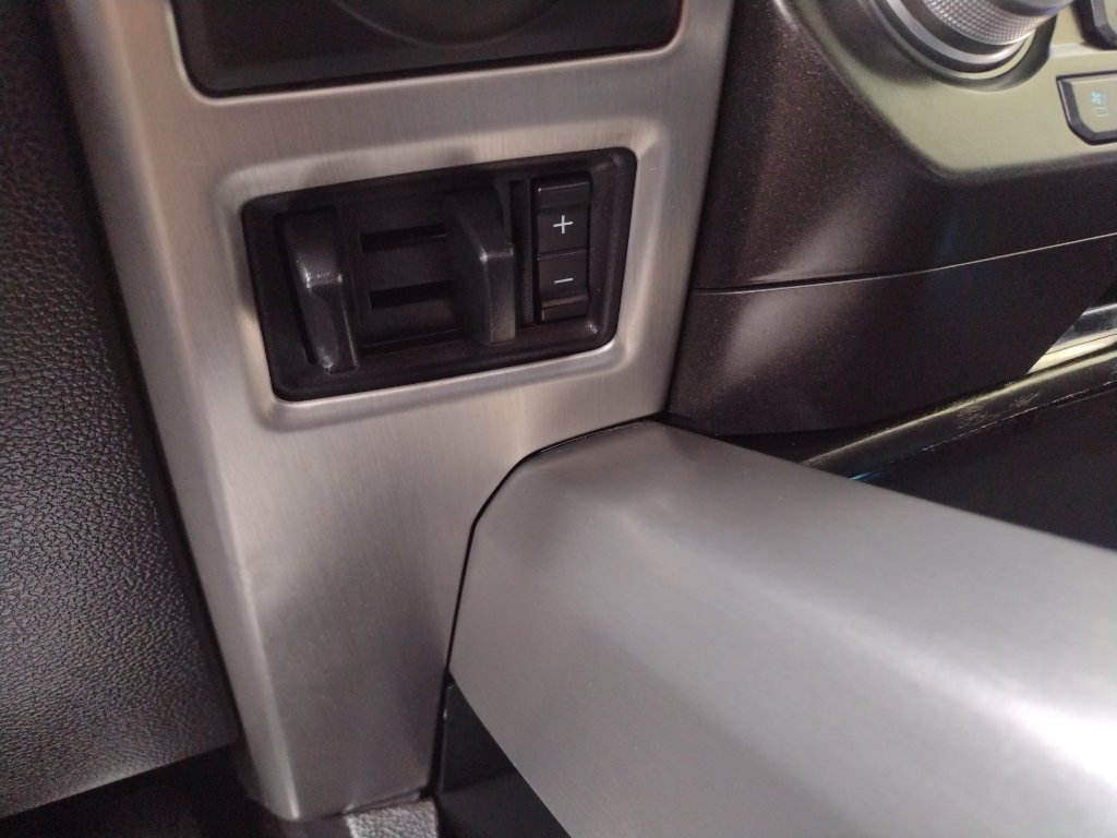 Used 2018 Ford F150 Platinum w/ Equipment Group 701A Luxury image 24