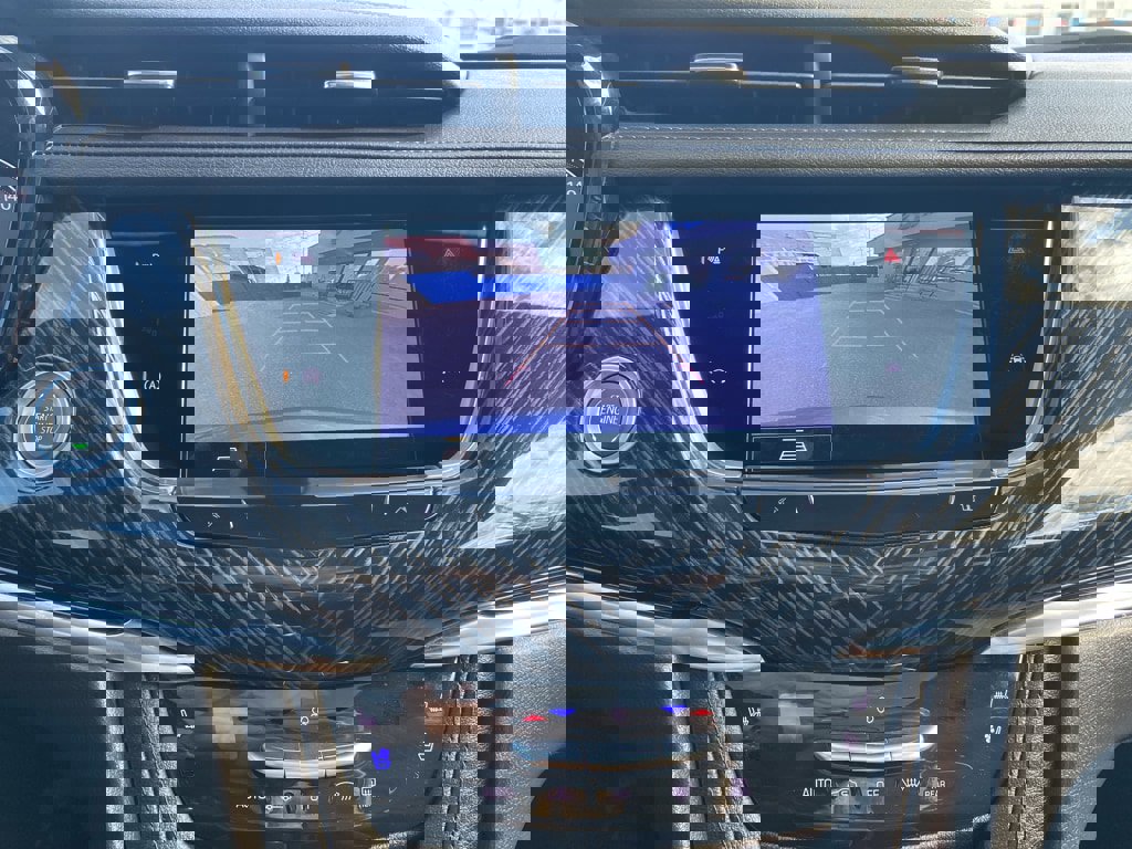 Used 2025 Cadillac XT6 Premium Luxury image 31