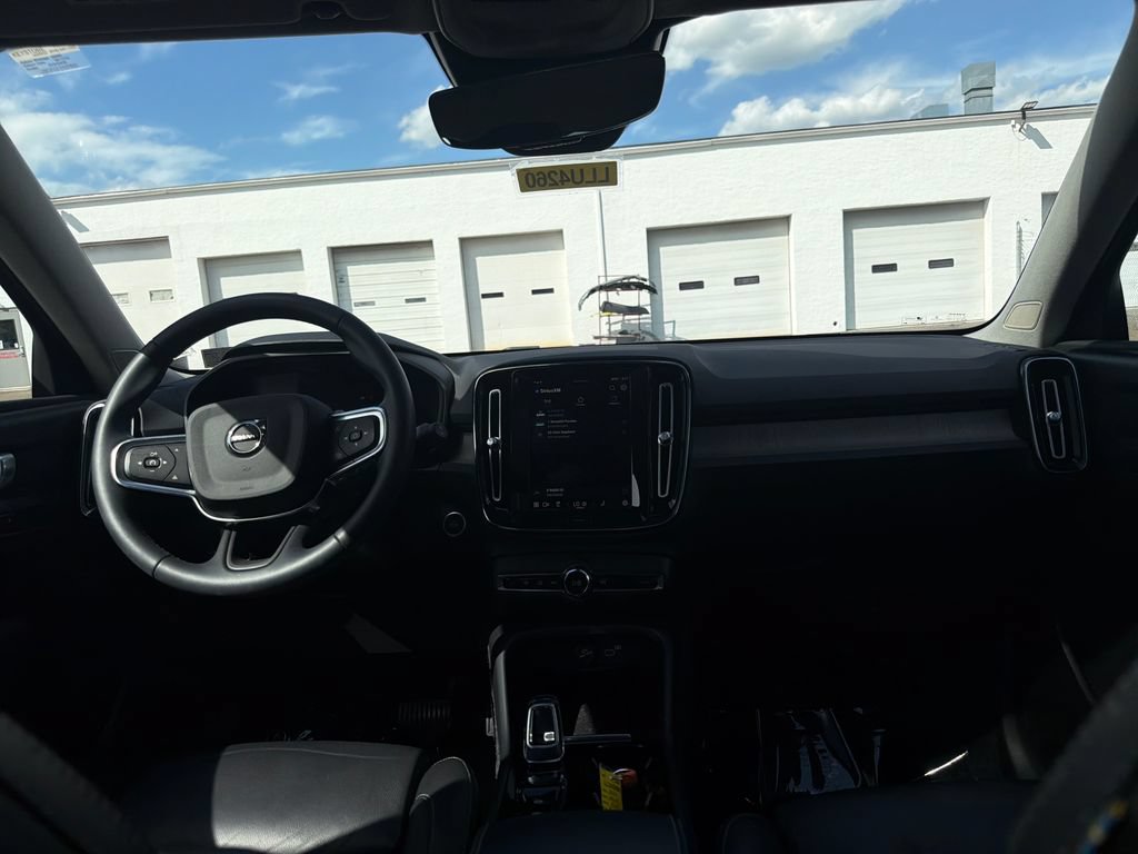 Used 2023 Volvo XC40 B5 Plus w/ Driver Assist Package AWD/4WD image 18