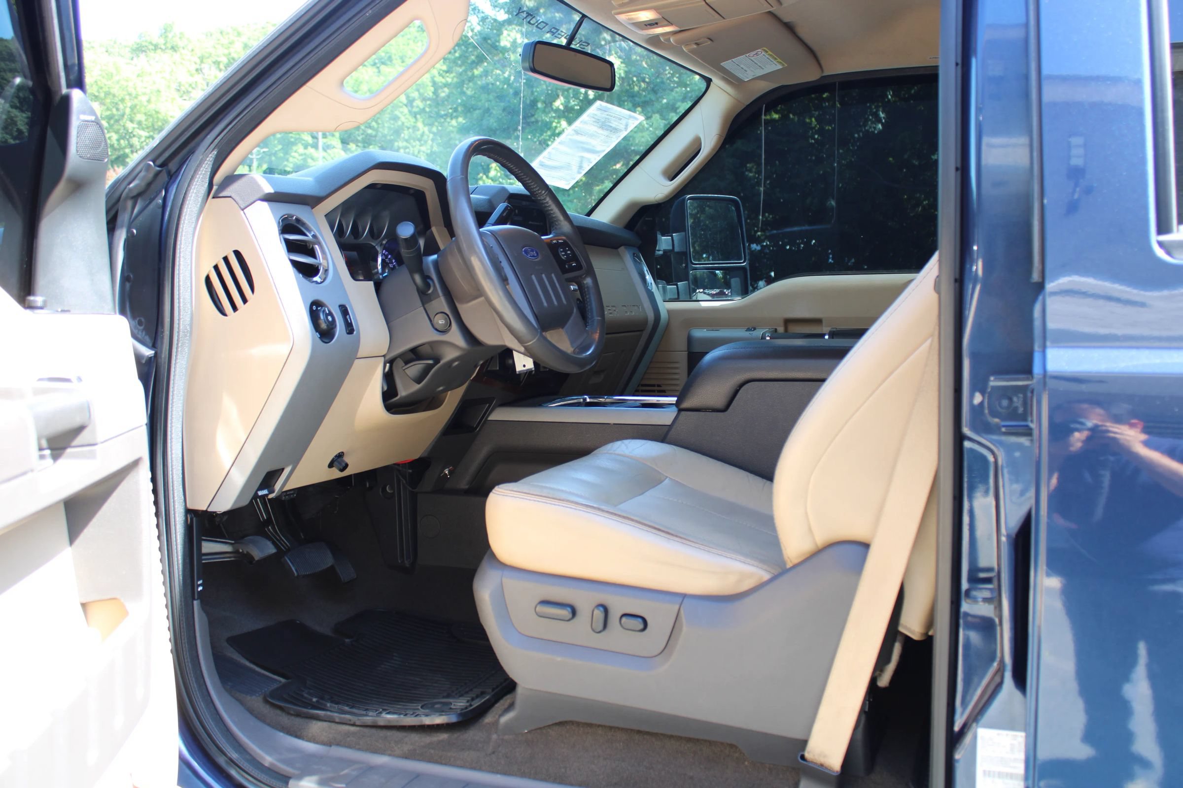 Used 2013 Ford F250 Lariat w/ Lariat Interior Pkg AWD/4WD image 17
