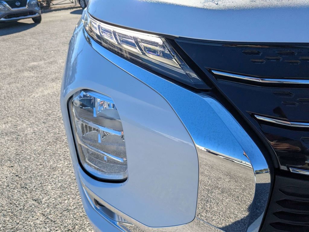 Used 2024 Mitsubishi Outlander SE image 10