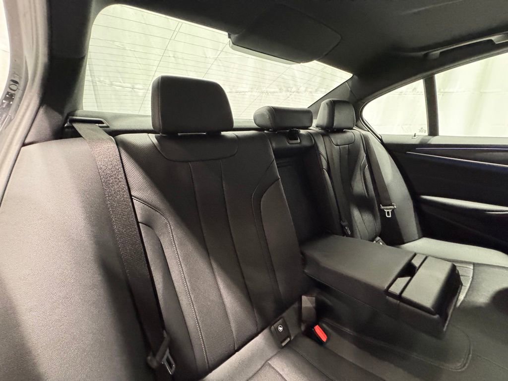 Certified 2023 BMW 530e xDrive w/ Premium Package image 28