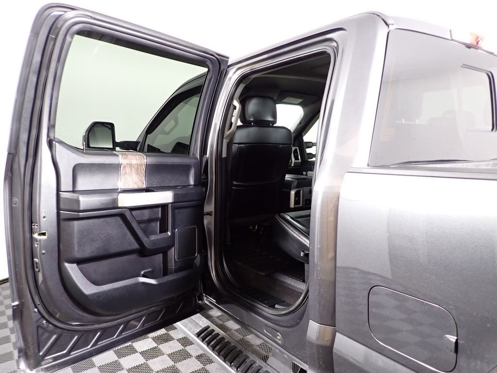 Used 2019 Ford F350 Lariat w/ Chrome Package image 29