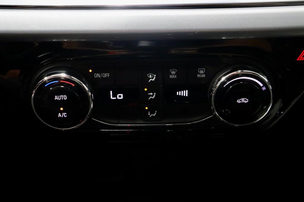 Used 2024 Chevrolet Trax LT FWD image 29