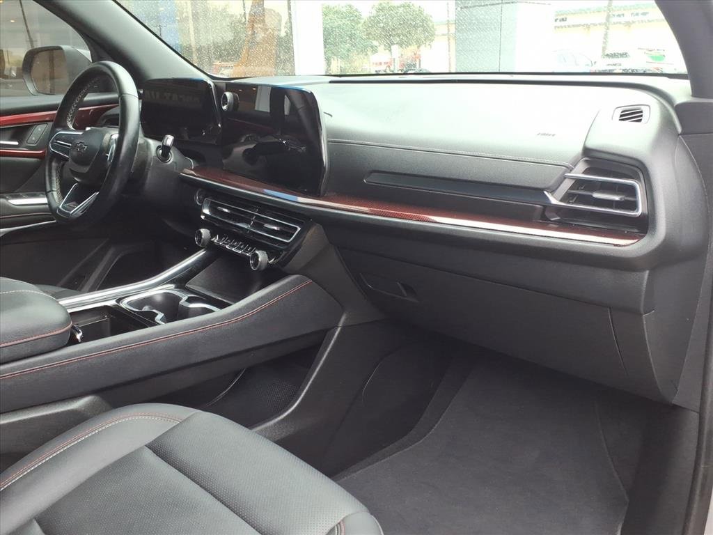 Used 2024 Chevrolet Traverse Z71 image 12