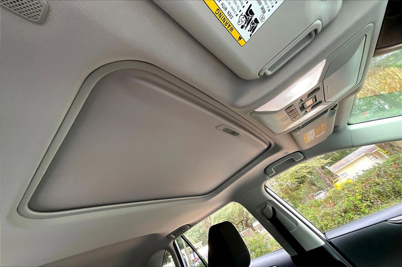 Used 2025 Toyota RAV4 XLE image 24