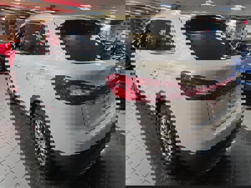 Used 2018 Lincoln MKX Select w/ Select Plus Package AWD/4WD image 9