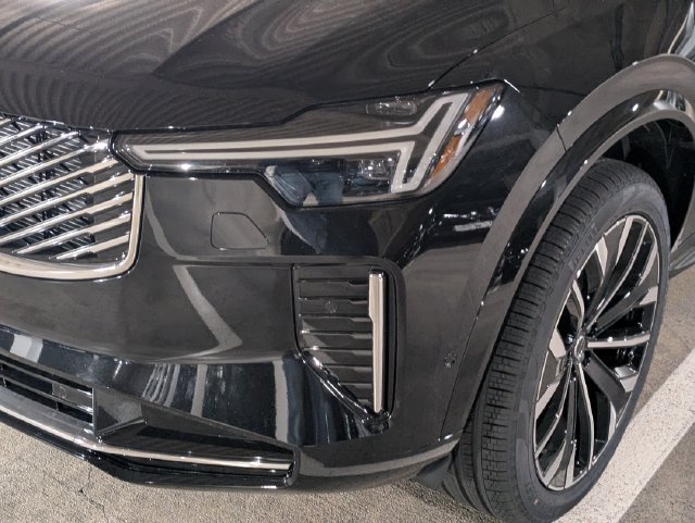 New 2026 Volvo XC90 T8 Plus w/ Protection Package AWD/4WD image 9