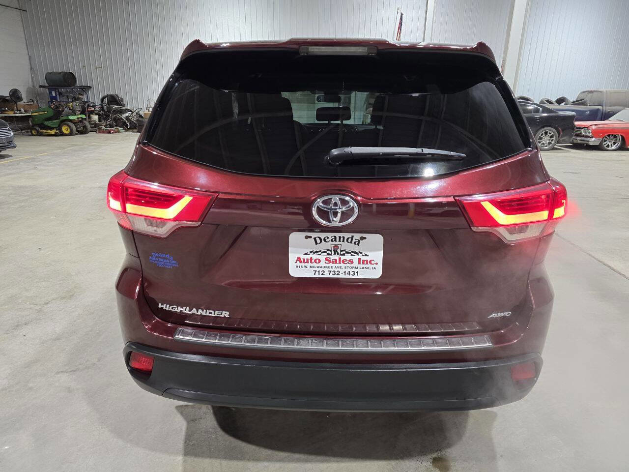 Used 2017 Toyota Highlander LE AWD/4WD image 10