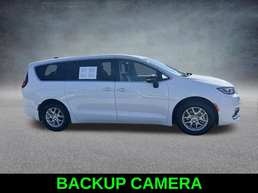 Certified 2024 Chrysler Pacifica Touring-L FWD image 4