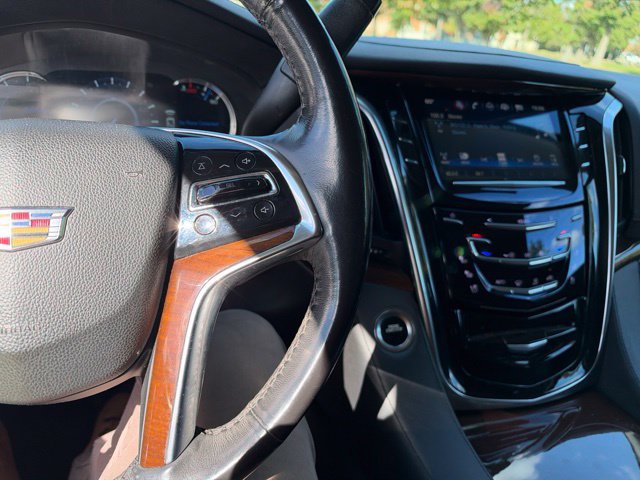 Used 2020 Cadillac Escalade Luxury AWD/4WD image 42