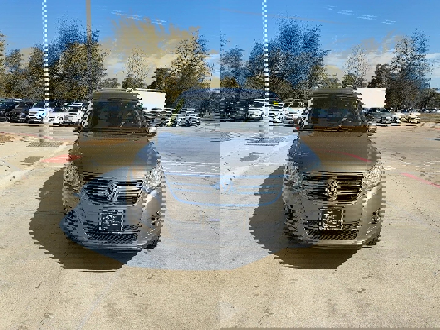 Used 2011 Volkswagen Tiguan SE image 8