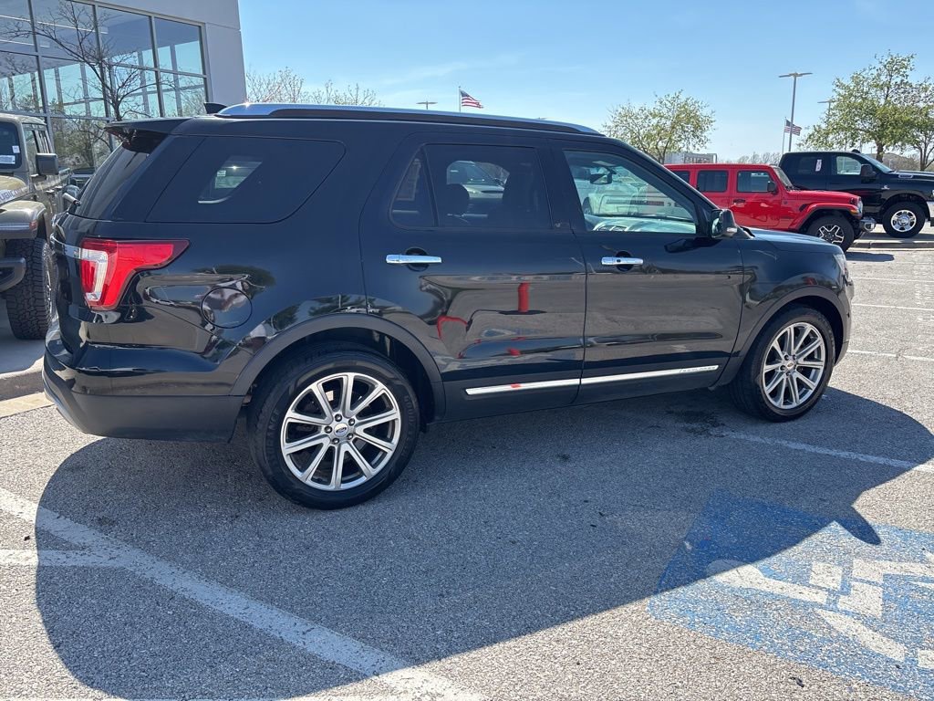 Used 2017 Ford Explorer Limited image 29