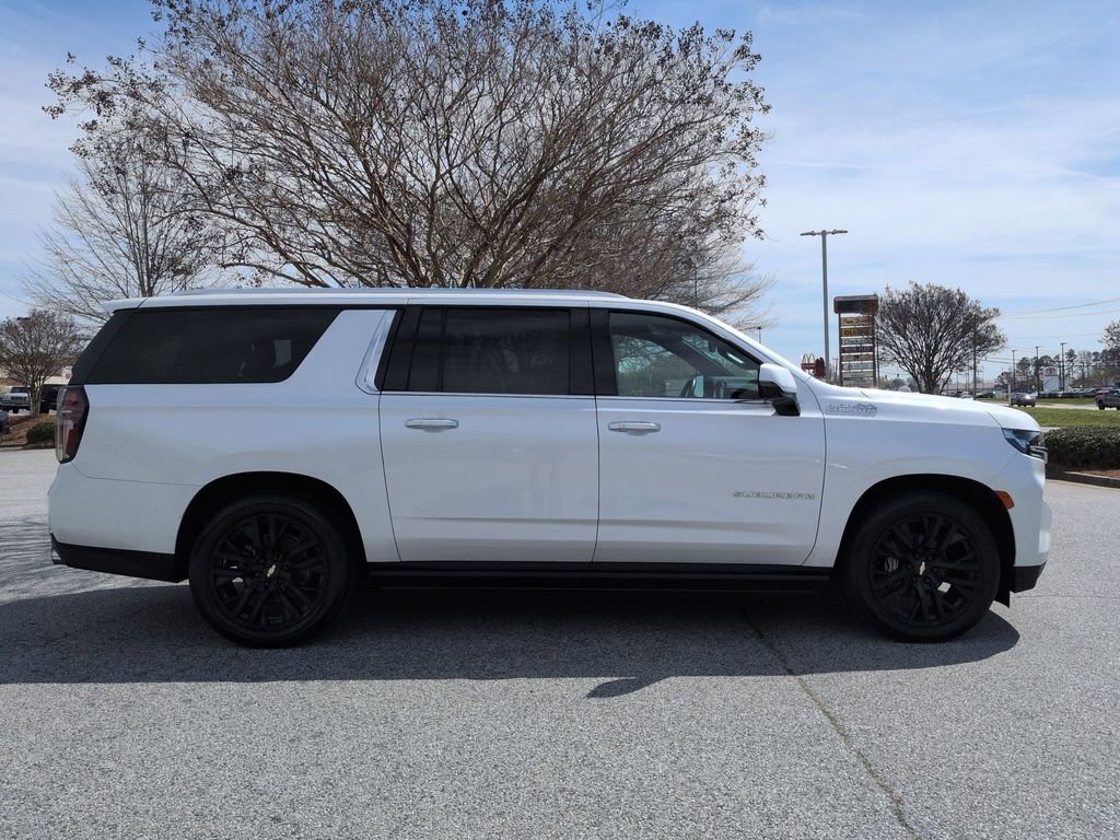 Used 2023 Chevrolet Suburban High Country image 9