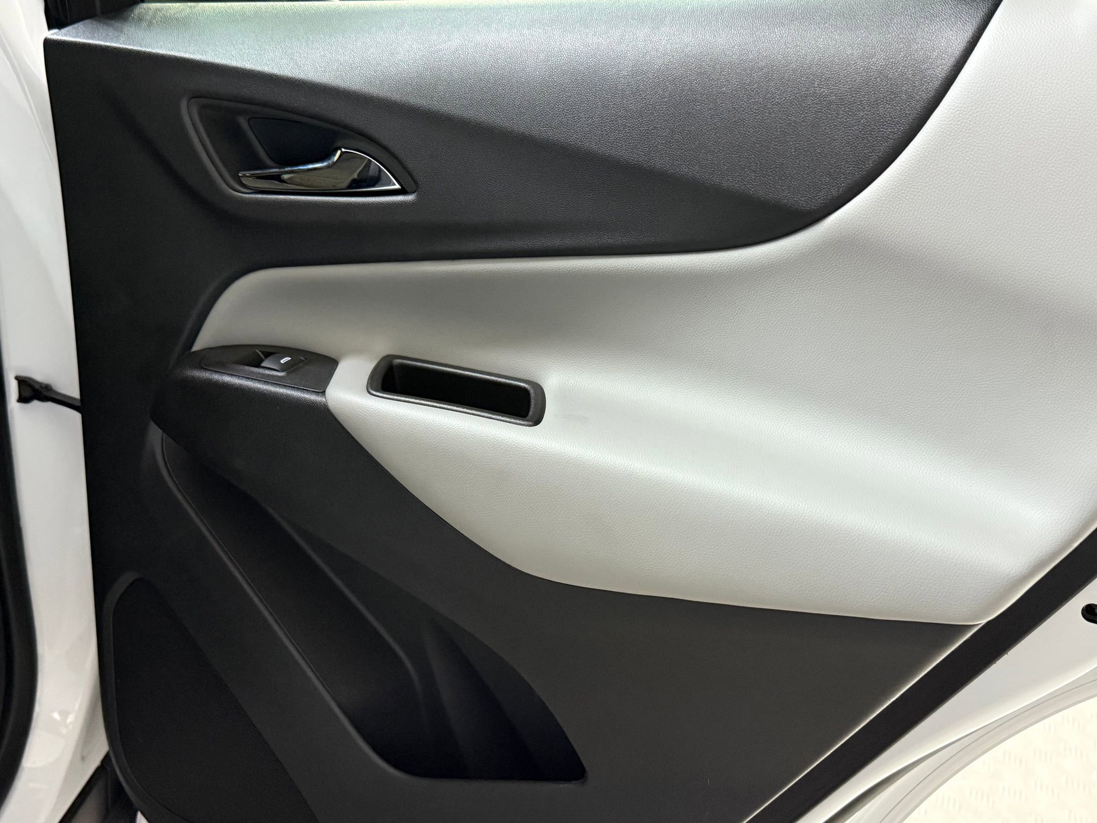 Used 2023 Chevrolet Equinox LS image 34