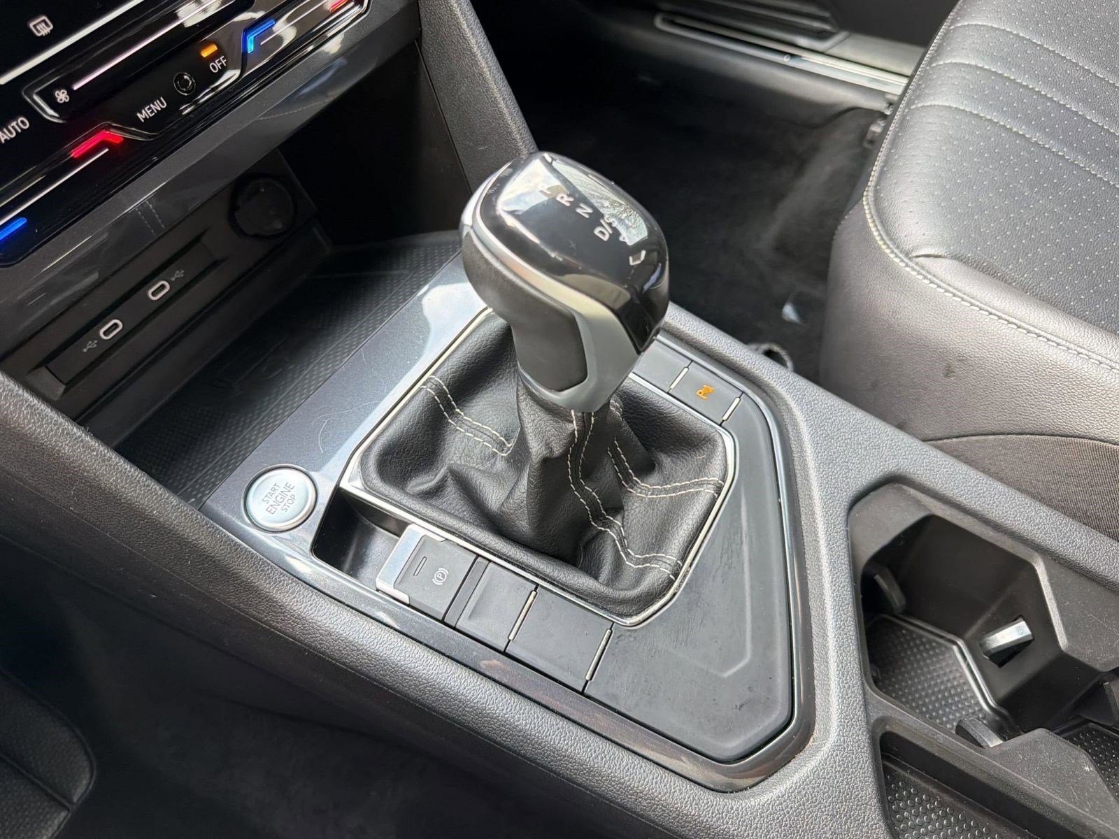 Used 2022 Volkswagen Tiguan SE R-Line image 18