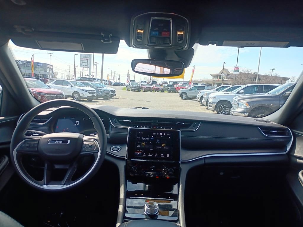 Used 2023 Jeep Grand Cherokee L Laredo image 11