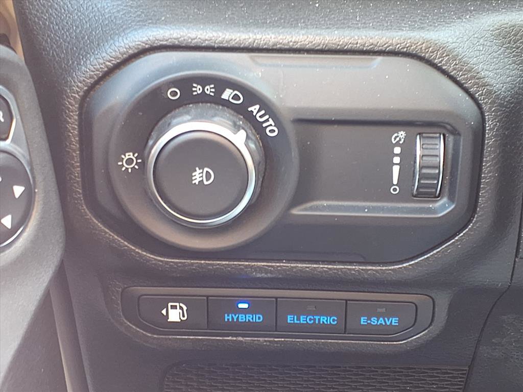 Used 2023 Jeep Wrangler Sahara w/ Cold Weather Group image 12