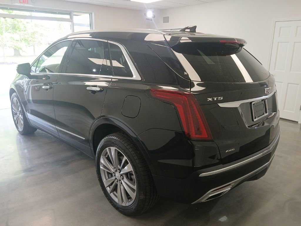 Used 2023 Cadillac XT5 Premium Luxury w/ Technology Package AWD/4WD image 3