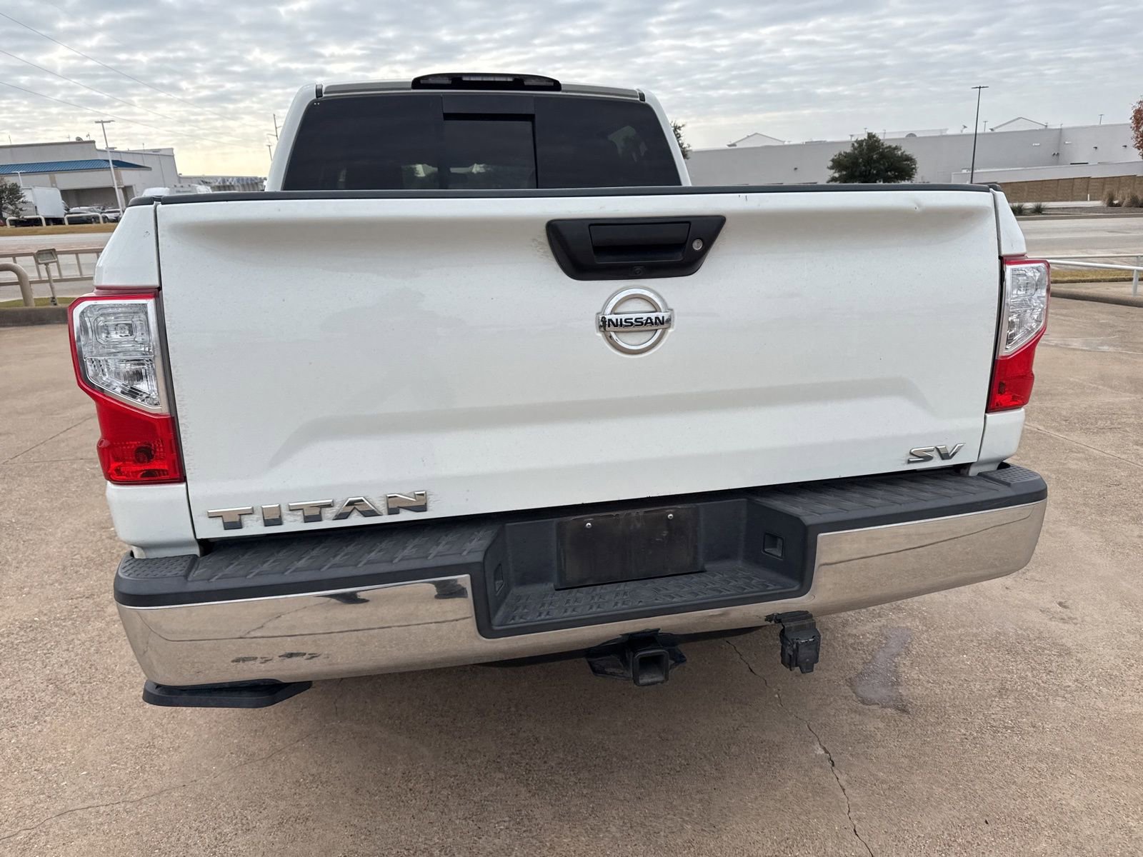 Used 2018 Nissan Titan SV image 6
