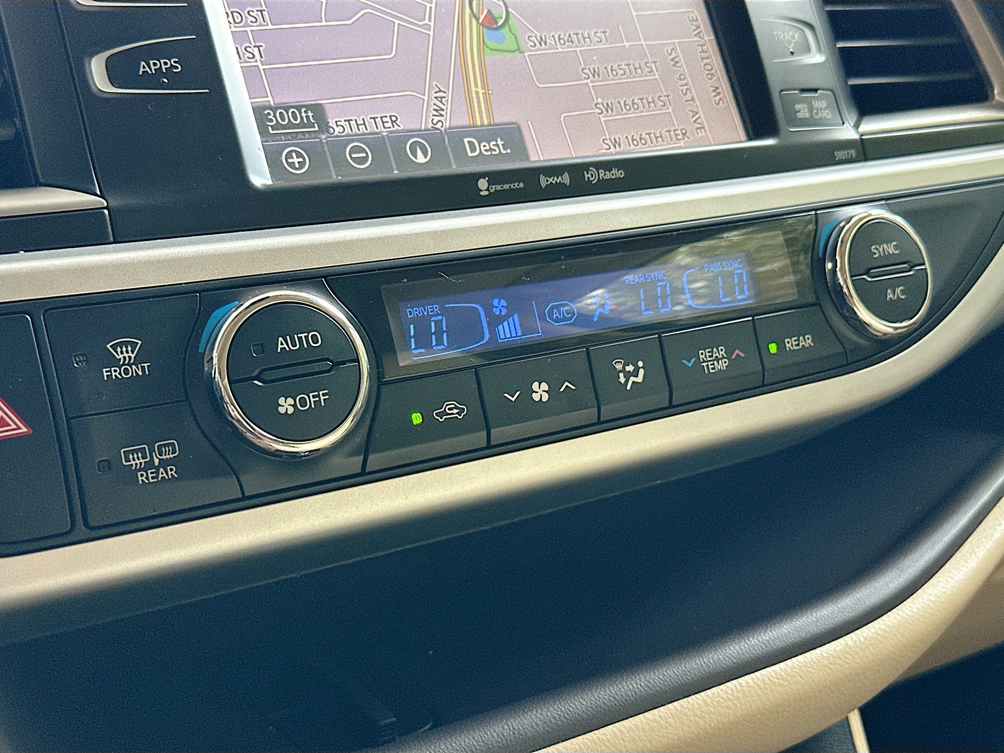 Used 2018 Toyota Highlander XLE image 16