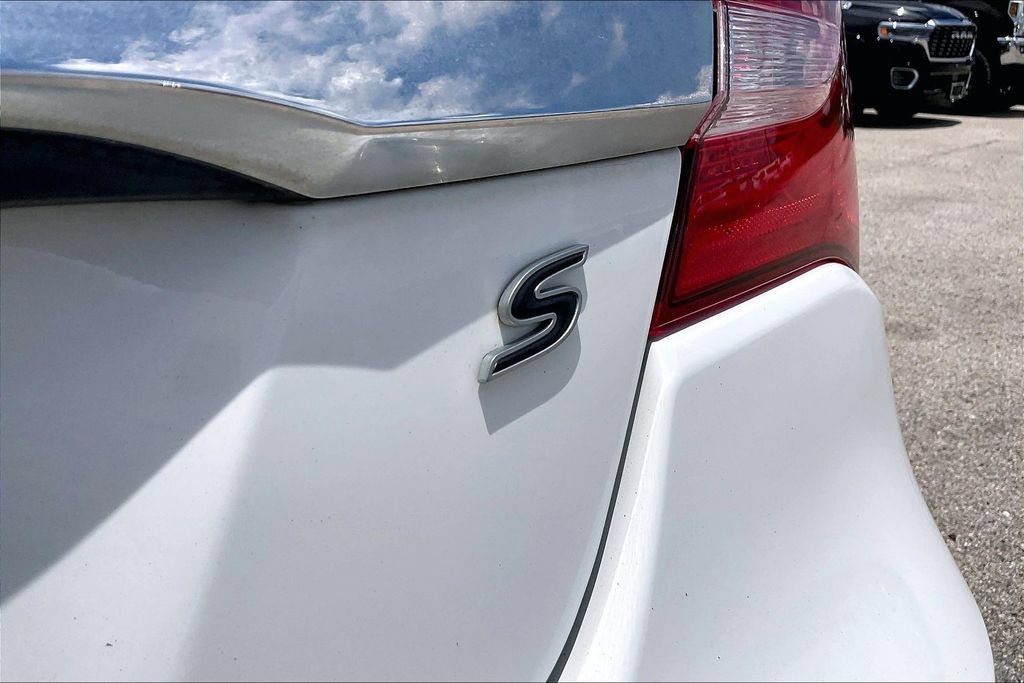 Used 2013 Chrysler 200 Touring w/ S Exterior Appearance Pkg FWD image 20