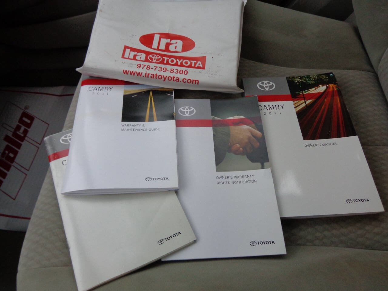 Used 2011 Toyota Camry LE image 19