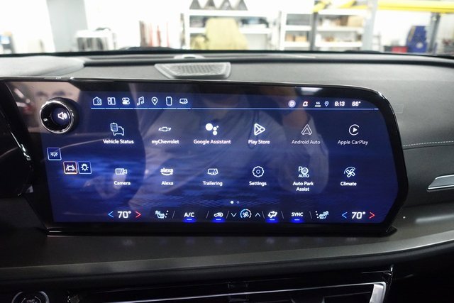 Used 2025 Chevrolet Traverse LT w/ Enhanced Driving Package image 14