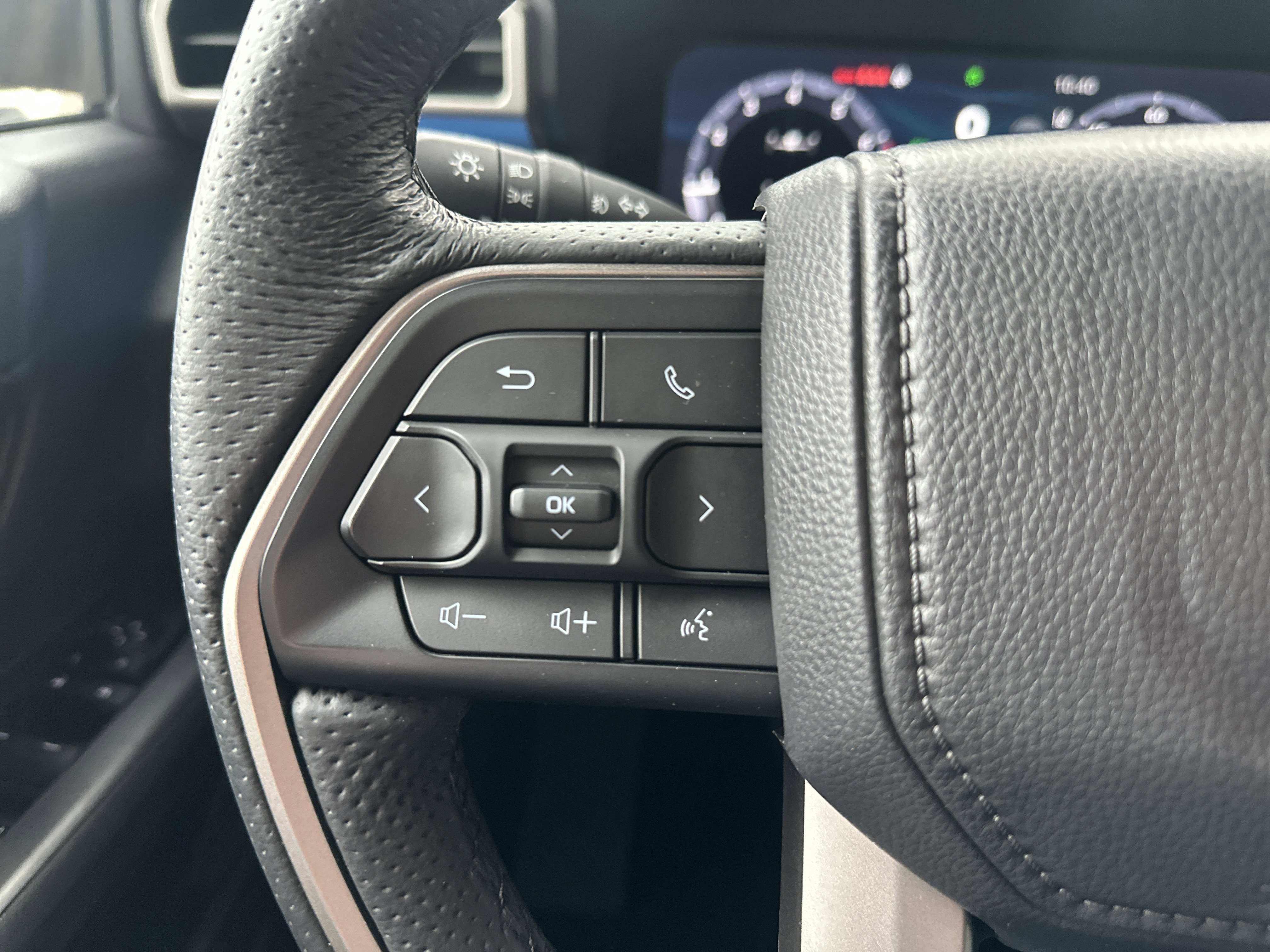 Certified 2025 Toyota Tacoma TRD Off-Road image 23