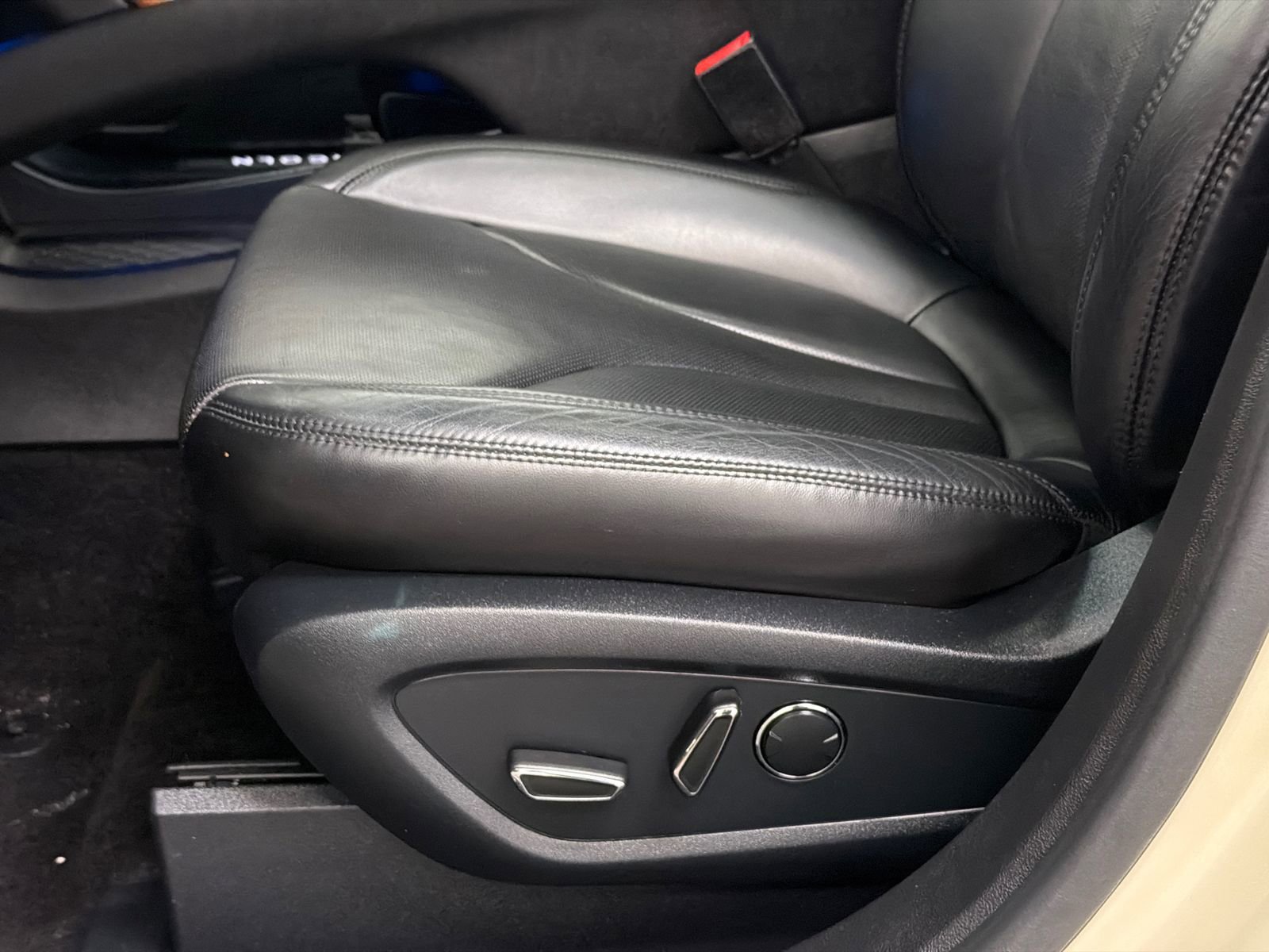 Used 2016 Lincoln MKX Reserve w/ Technology Package image 15