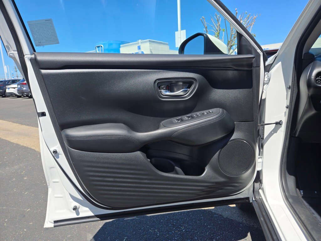 Certified 2023 Honda HR-V LX image 12