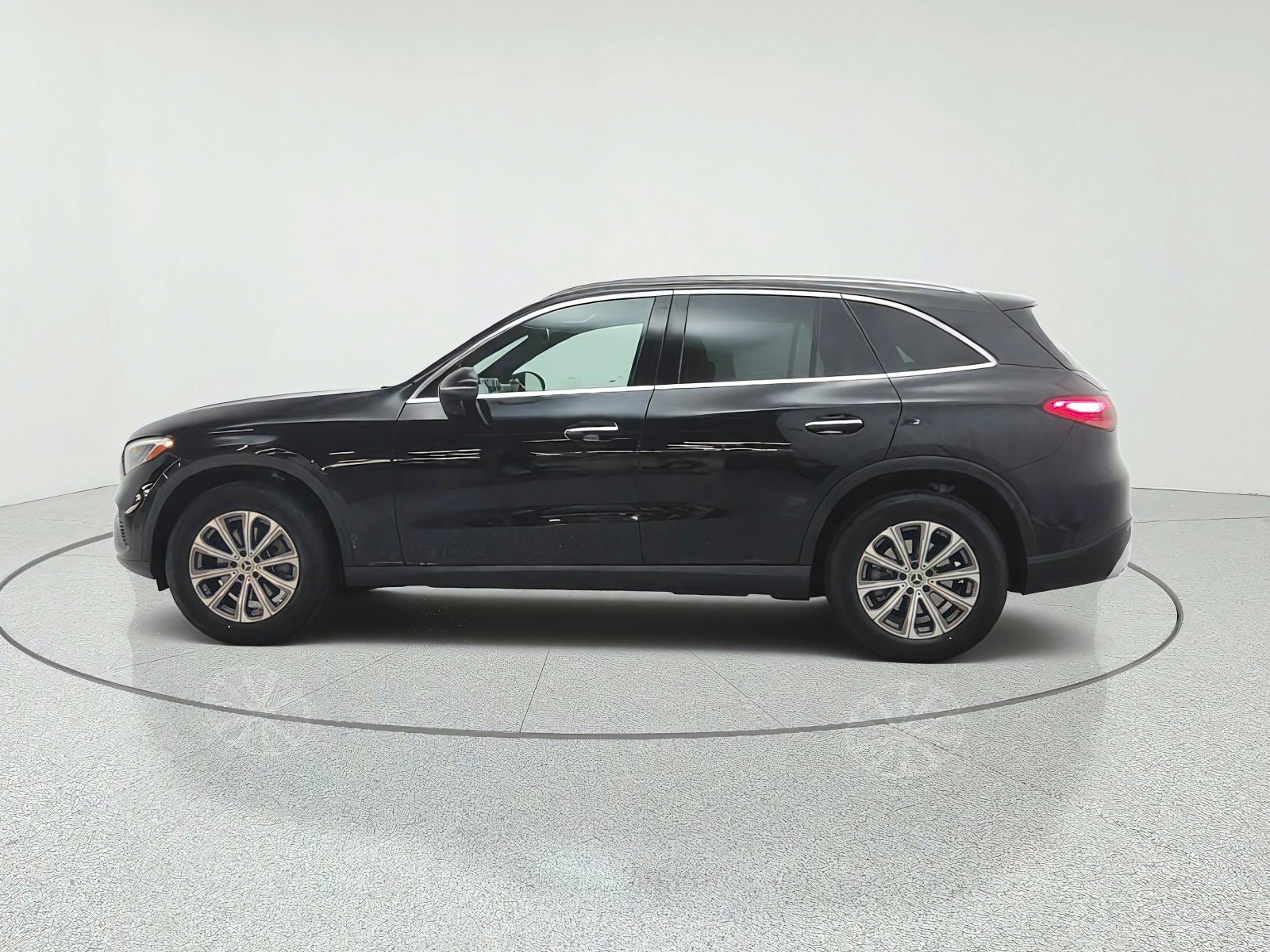 Used 2023 Mercedes-Benz GLC 300 image 8