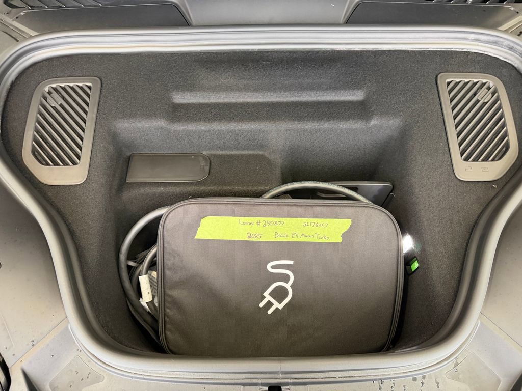Certified 2025 Porsche Macan Turbo Electric AWD/4WD image 27