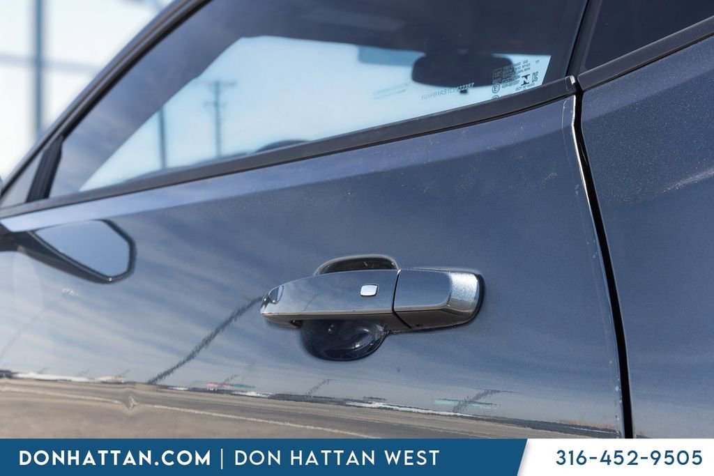 Used 2020 Chevrolet Camaro LT RWD image 28