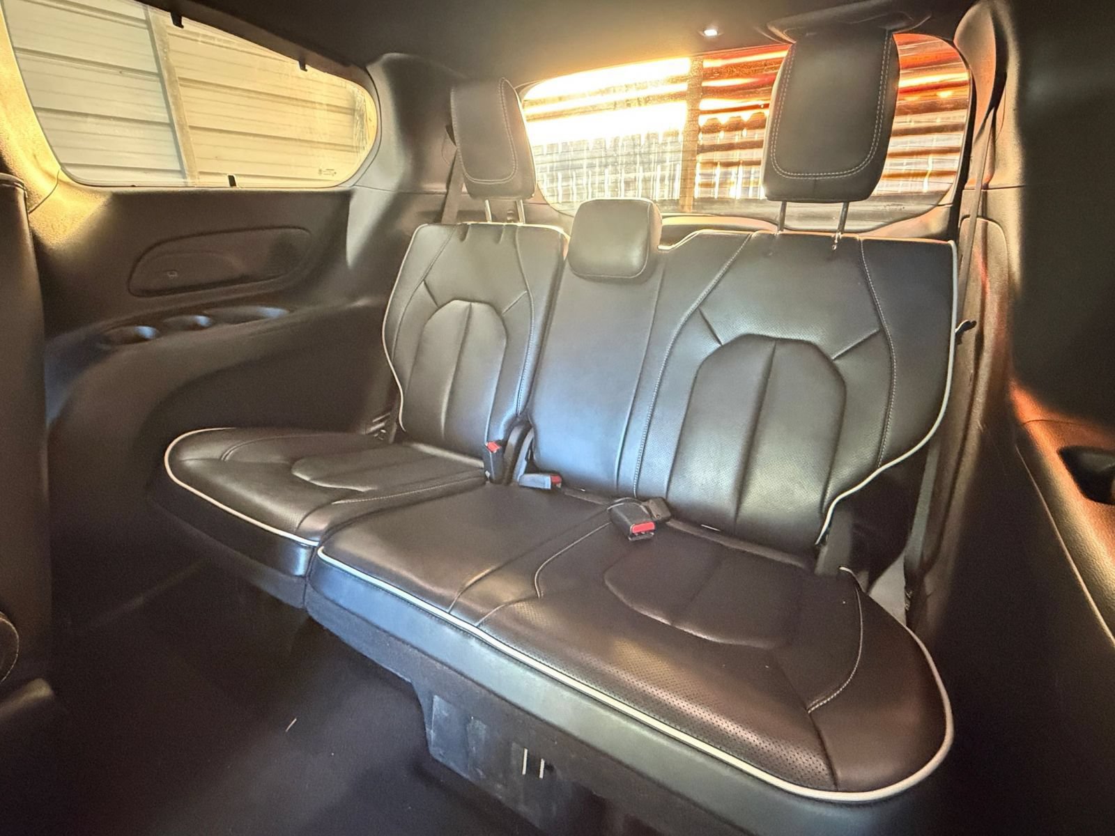 Used 2025 Chrysler Pacifica Limited FWD image 32