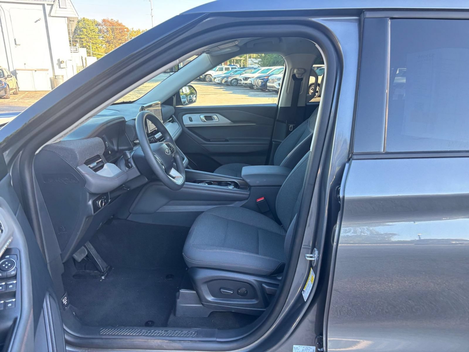 Used 2026 Ford Explorer Active AWD/4WD image 25