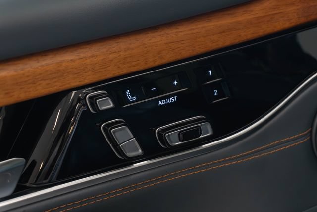 Used 2022 Jeep Grand Wagoneer Series II w/ Flexible Seating Group AWD/4WD image 19