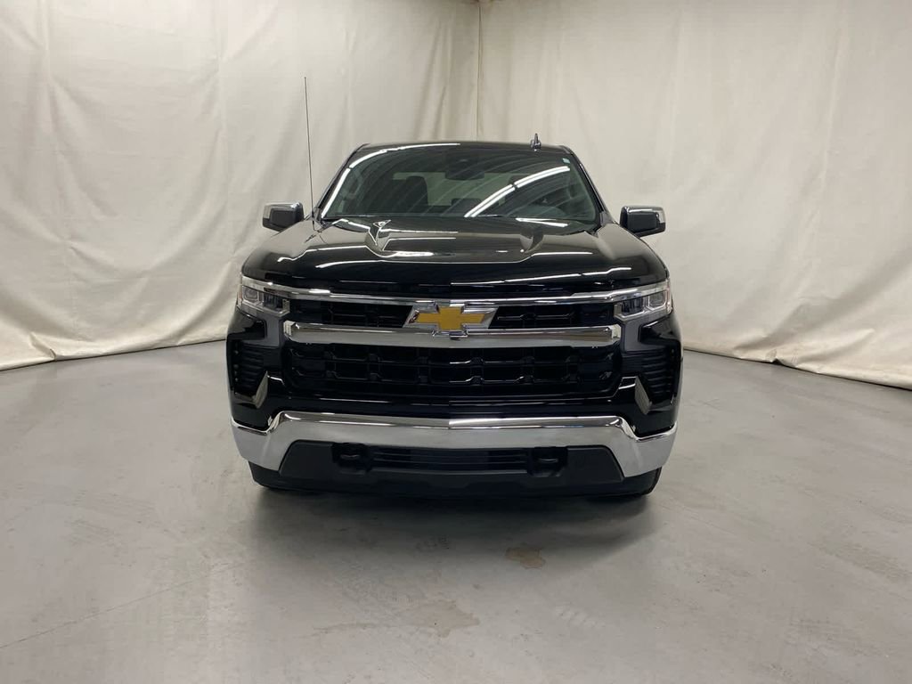Used 2025 Chevrolet Silverado 1500 LT image 3