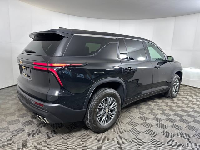 Used 2024 Chevrolet Traverse LS image 3